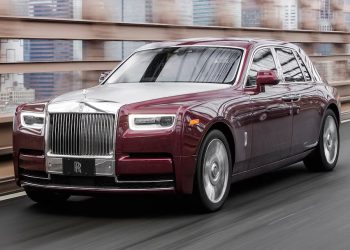 This is the True Definition of Luxury! How the Rolls-Royce Phantom Makes All Other Luxury Cars Fade in Comparison