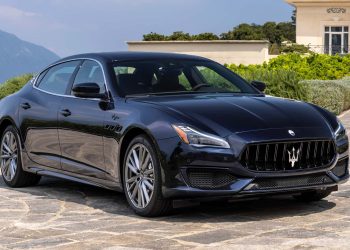 Bentley Flying Spur vs Maserati Quattroporte: Which Luxury Sedan Is Worth the Price Tag?