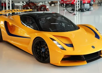 The Ultimate Lightweight Performance Machine: A Supercar That Will Stun You!