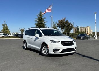 Step Inside the Chrysler Pacifica Luxury MPV: A Family Vehicle Like No Other!