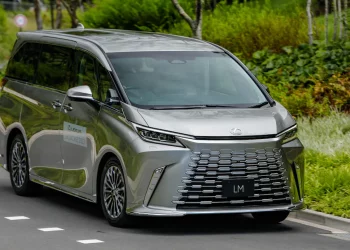 Is This the Ultimate Luxury MPV? Why the Lexus LM Redefines Family Travel!