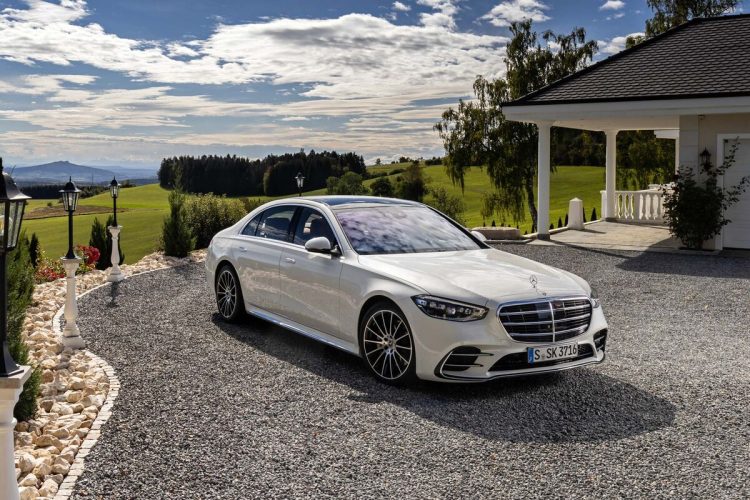 Revolutionizing Luxury: How the Mercedes-Benz S-Class Dominates with Advanced Technology and Performance
