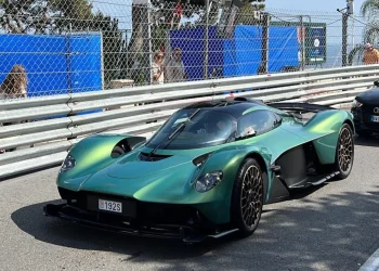 Aston Martin Valkyrie: Can This Hypercar Truly Deliver the Performance It Promises?