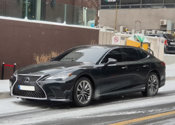What’s More Comfortable Than Your Living Room? Driving This Sedan, Apparently!
