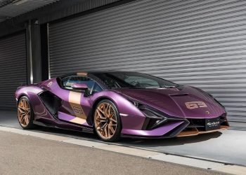 Does This Lamborghini Have the Power to Make You Forget the Speed Limit?