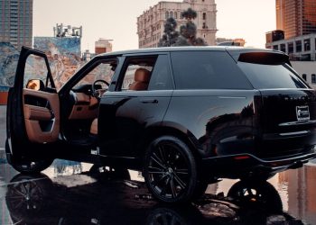 How to Choose a Spacious and Elegant Luxury SUV that Perfectly Meets Your Family Travel Needs