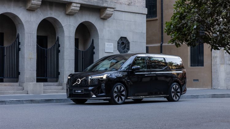 How to Choose a Luxury MPV That Balances Comfort and Practicality for Family and Business Needs?