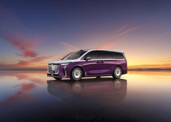 How Does the Space Design of Luxury MPVs Perfectly Support Family Trips and Business Travel?