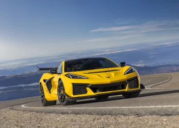 How Are 2024-2025 Sports Cars Redefining Performance and Luxury?