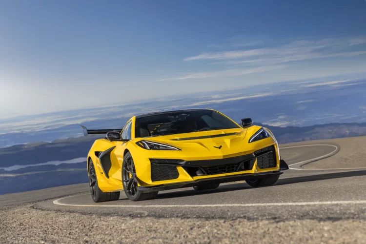 How Are 2024-2025 Sports Cars Redefining Performance and Luxury?