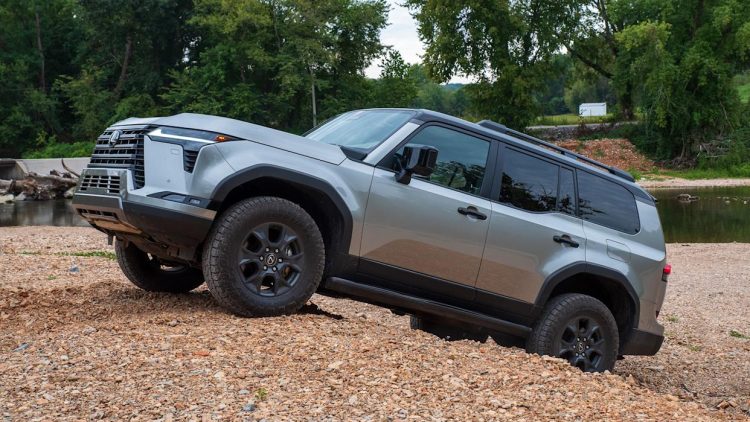 What Makes Luxury SUVs the Best Choice for Adventurers in 2024?