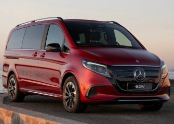 How Are Luxury MPVs Balancing Business and Family Needs in 2025?