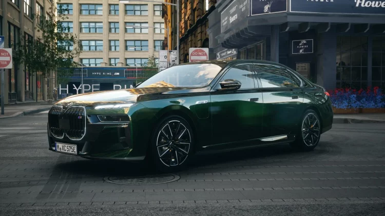 How Do Luxury Sedans Deliver the Perfect Blend of Performance and Comfort?