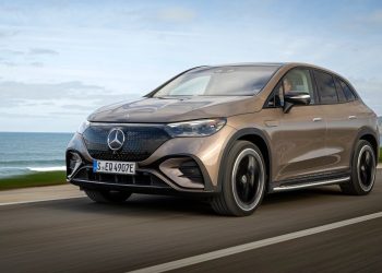 How Are Luxury SUVs Adapting to the Growing Demand for Electric Vehicles in 2025?