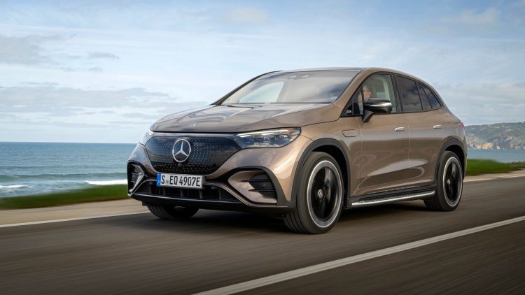 How Are Luxury SUVs Adapting to the Growing Demand for Electric Vehicles in 2025?