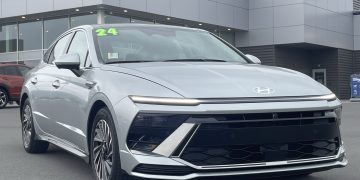 Are Hybrid Luxury Cars the Bridge Between Eco-Friendly and High-Performance?